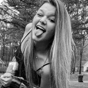 Meet your Posher, Chloe